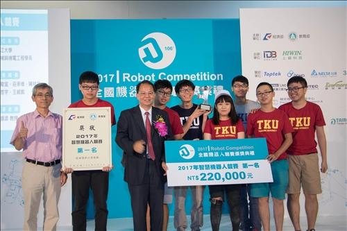 全國機器人競賽 機電系風光奪冠