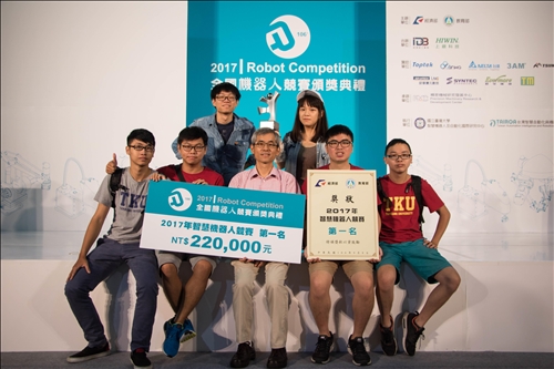 全國機器人競賽 機電系風光奪冠