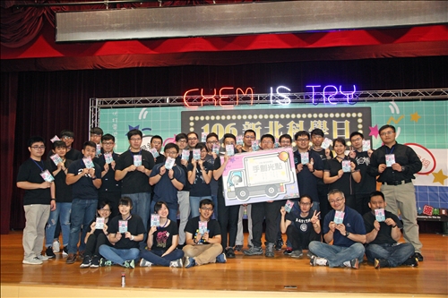 全民一起手創光點瘋科學 挑戰千人做實驗