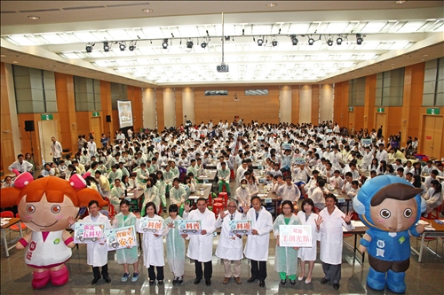 全民一起手創光點瘋科學 挑戰千人做實驗