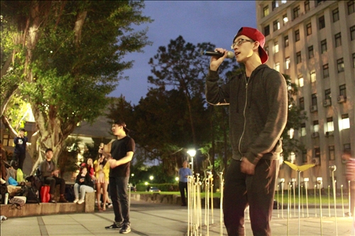 吞12顆葡萄 祈來年好運