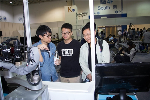 全國機器人競賽 機電系風光奪冠