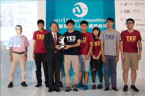 全國機器人競賽 機電系風光奪冠