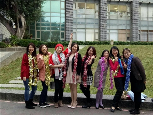 吞12顆葡萄 祈來年好運