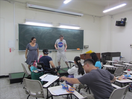 外籍老師搭配口語會話一