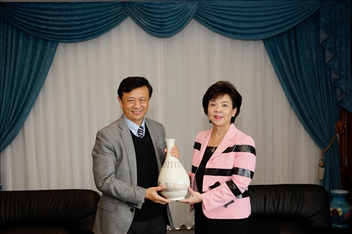 淡江熊貓講座開講(3)-聘請加拿大皇家科學院及工程學院雙院士孫學良博士