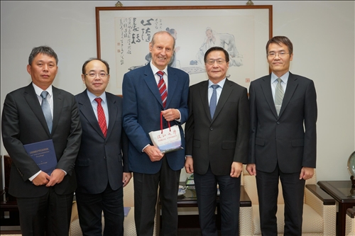 淡江熊貓講座開講 首聘奧比俄國家工程院士