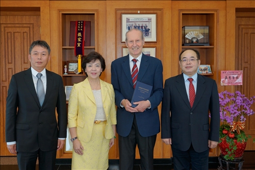 淡江熊貓講座開講 首聘奧比俄國家工程院士