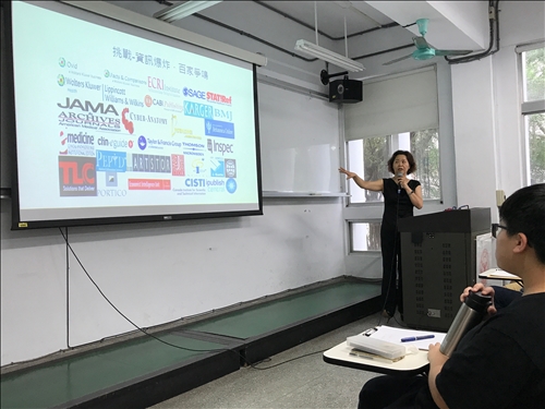 講者上課與同學聽講情形