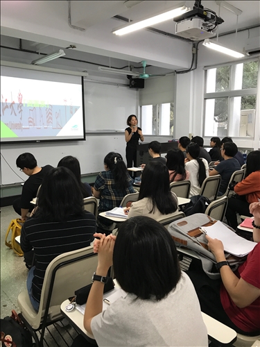 講者上課與同學聽講情形