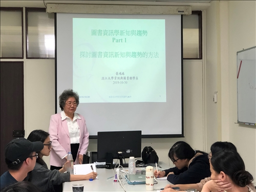 黃老師演講與學生聆聽情形02