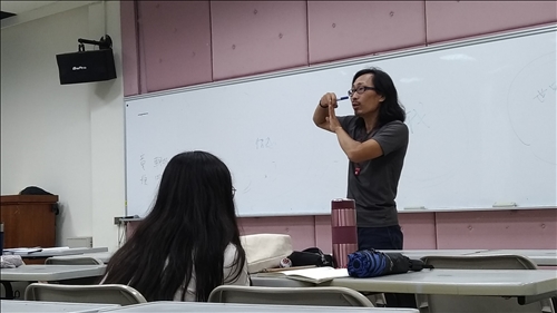 強調故事要將創作者、人心、故事本身三者緊緊相扣，以作品本身圍繞出一個說故事的圓圈