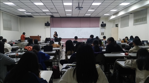 說明藝術創作都來自個人的人生經歷及見識