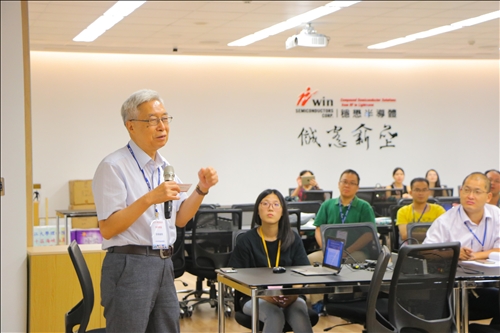 9-大陸中國科學院歐陽鐘燦院士進行演講