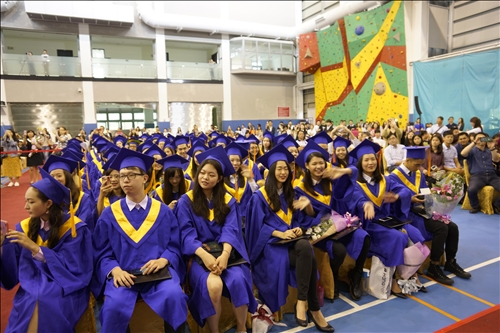 全國首創全英語畢業典禮，頒發畢業奬有如奧斯卡