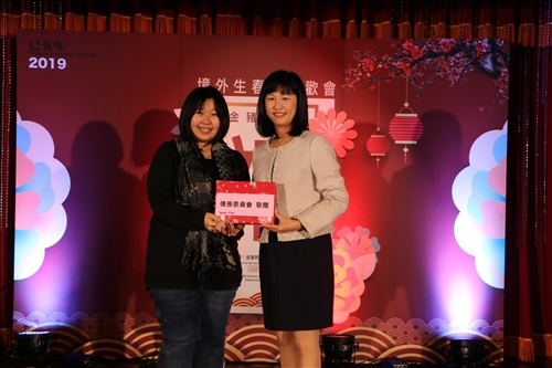 爆竹一聲除舊歲，迎接金豬好運年！