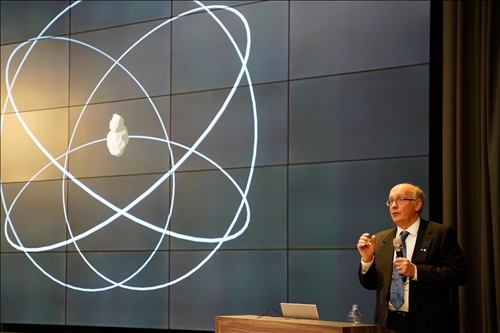 第16場熊貓講座，由航太系邀請Dr. Daniel J. Scheeres擔任講者。(馮文星攝影)