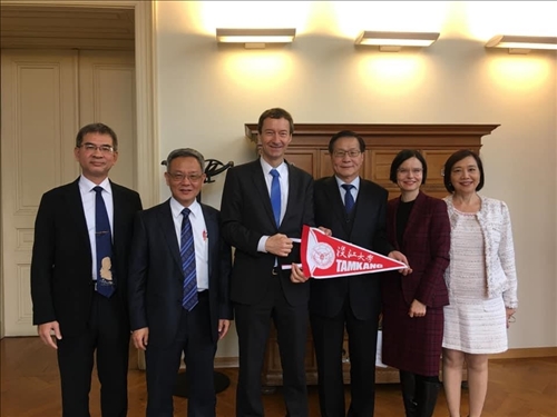 54-本校訪問團與奧地利姊妹校維也納大學人員合影