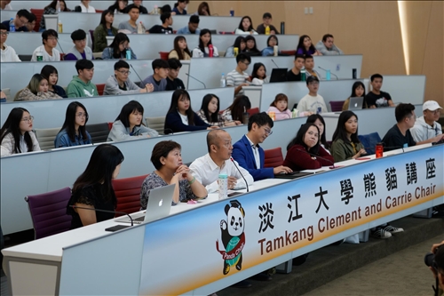 16-第13場「熊貓講座」演講會場，師生提問。(馮文星攝影)