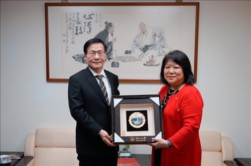 有朋自美洲來•國際交流攀新峰