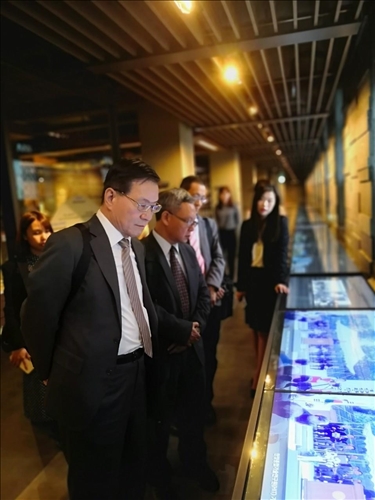 17-本校訪問團參觀韓國漢陽大學校史館(國際處提供)