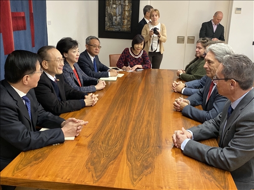 17-本校訪問團與西班牙姊妹校阿爾卡拉大學舉行座談會