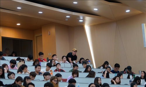 淡江熊貓講座開講(11)-聘請美國賓州大學講座教授 Dr. Avery Goldstein