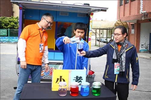 淡江化學車首航基隆市•趣味科教嘉惠雨港學子