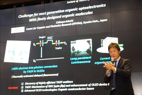 10-安達千波矢教授演講(馮文星攝影)