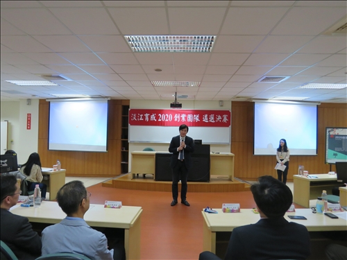 文化大學顏敏仁研發長致詞