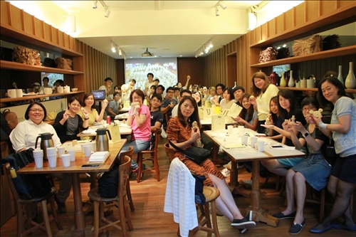 嘿! 我們在阿原肥皂體驗做手工皂的樂趣。