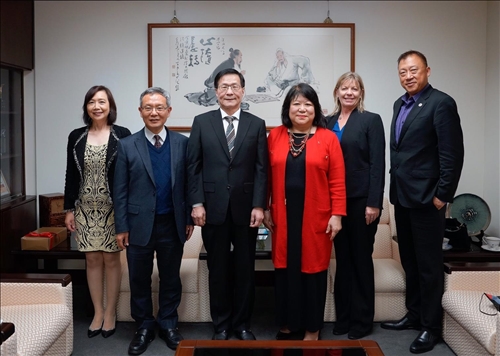 有朋自美洲來•國際交流攀新峰