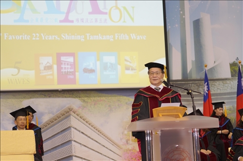 全國首創全英語畢業典禮，頒發畢業奬有如奧斯卡