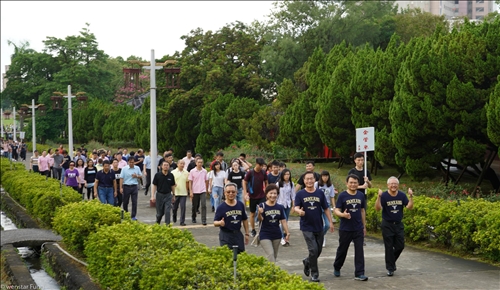 7-108年9月6日各級主管帶領新生行經代表學校意象的宮燈教室(1)