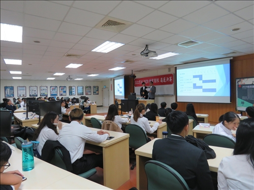 參加遴選創業團隊進行發表