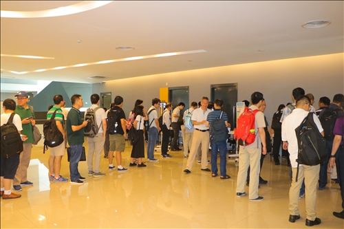 2-大會報到，計有近百位學者共襄盛舉。