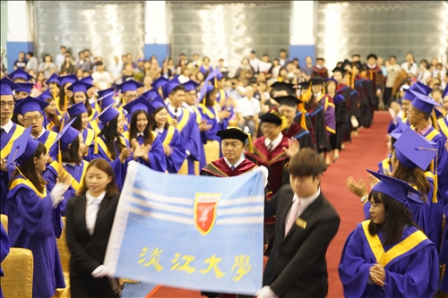 全國首創全英語畢業典禮，頒發畢業奬有如奧斯卡