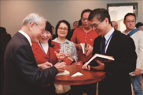 淡江首位名譽博士