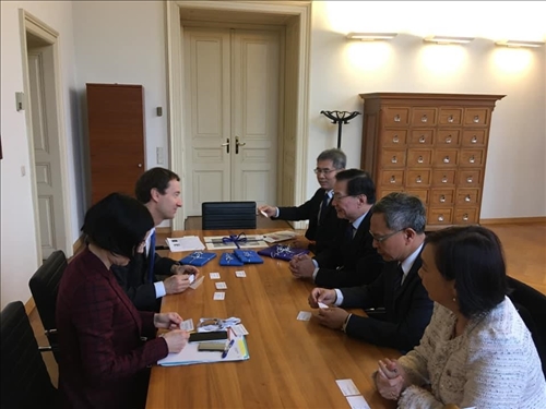 55-本校訪問團與奧地利姊妹校維也納大學舉行座談會