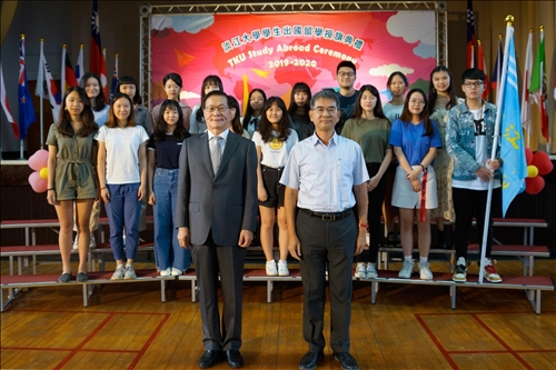 展翅啟航•遨翔全球～大三出國授旗典禮