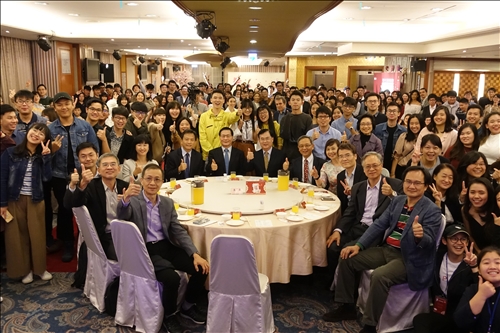 爆竹一聲除舊歲，迎接金豬好運年！