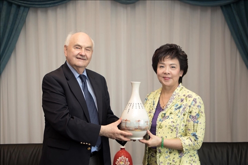 淡江熊貓講座開講(8)-聘請歐洲科學院院士Dr. Janusz Kacprzyk