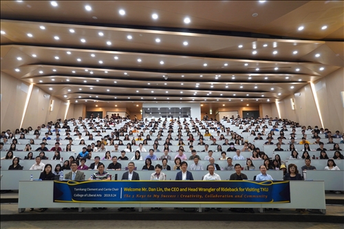 10-本校第12場「熊貓講座」邀請美國知名製片公司RIDEBACK首席CEO-Dan Lin（林暐）於108年9月24日下午1時10分在淡水校園守謙國際會議中心有蓮廳舉行。(文學院提供)