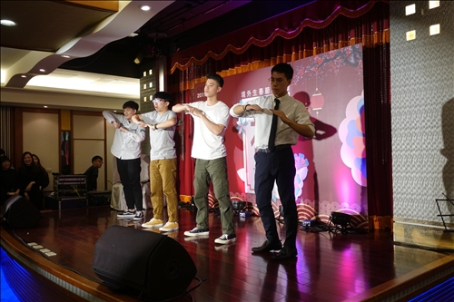 爆竹一聲除舊歲，迎接金豬好運年！