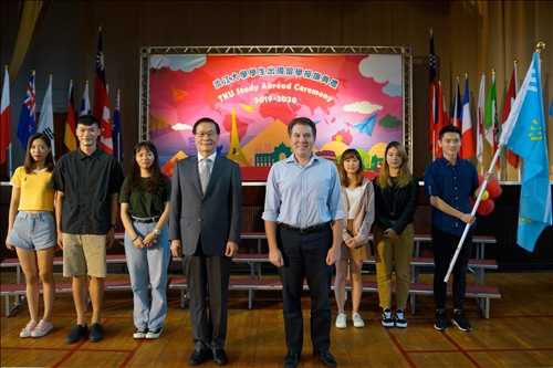 展翅啟航•遨翔全球～大三出國授旗典禮