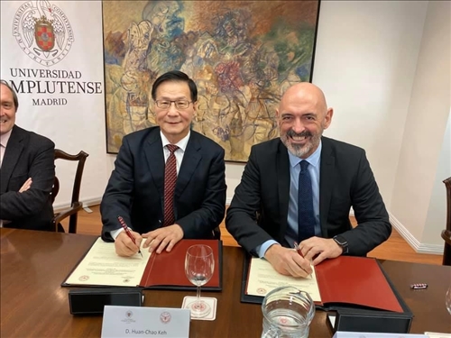 4-本校葛煥昭校長與西班牙馬德里大學Joaquín Goyache Goñi 校長共同簽署MOU締結為姊妹校