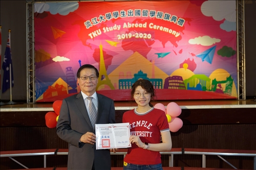 展翅啟航•遨翔全球～大三出國授旗典禮