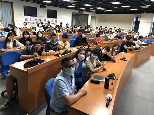 影片放映結束後的大合照