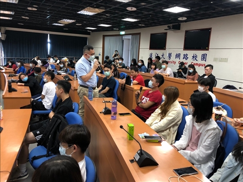 數學系的同學質疑在宅醫療與他的生活經驗相去甚遠