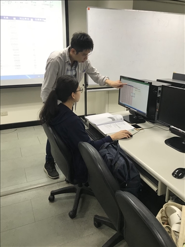 同學詢問老師問題